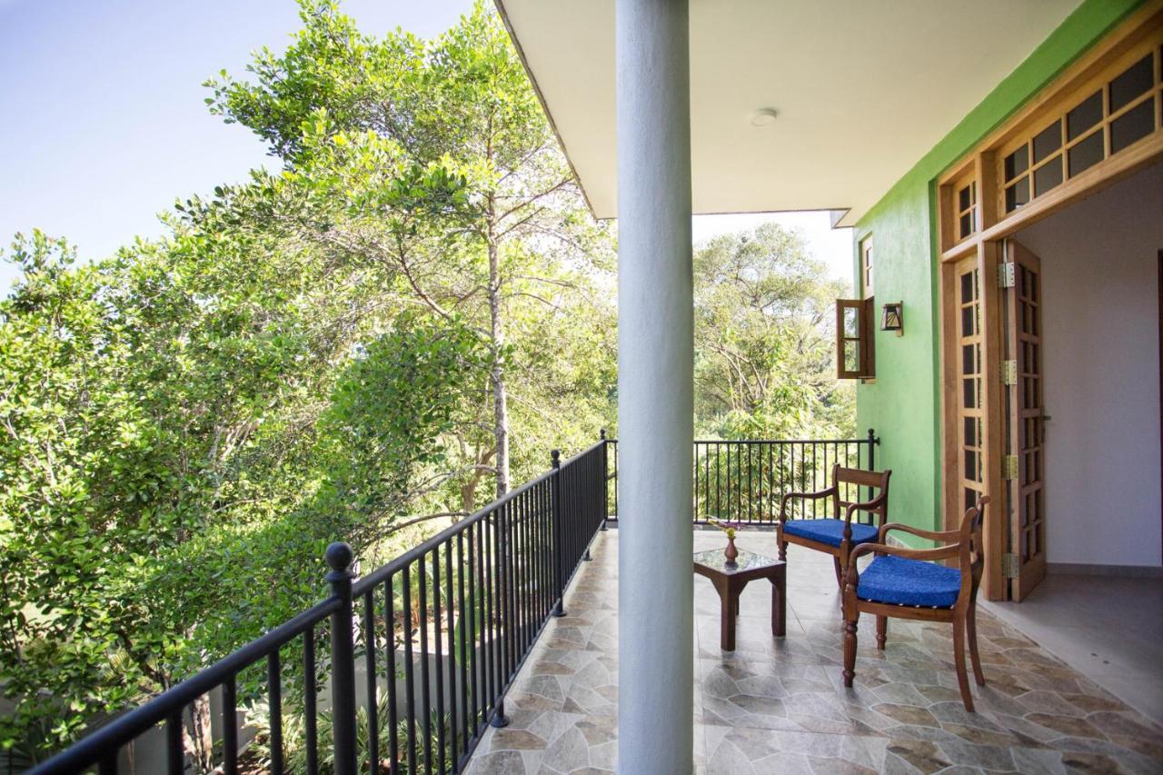 Barefoot Bungalow Hikka Hikkaduwa Bagian luar foto