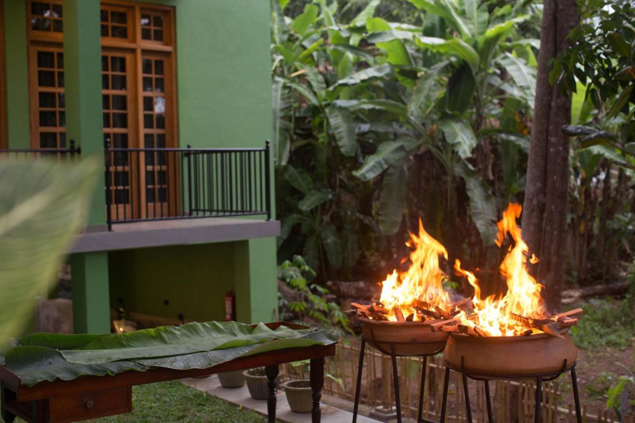 Barefoot Bungalow Hikka Hikkaduwa Bagian luar foto