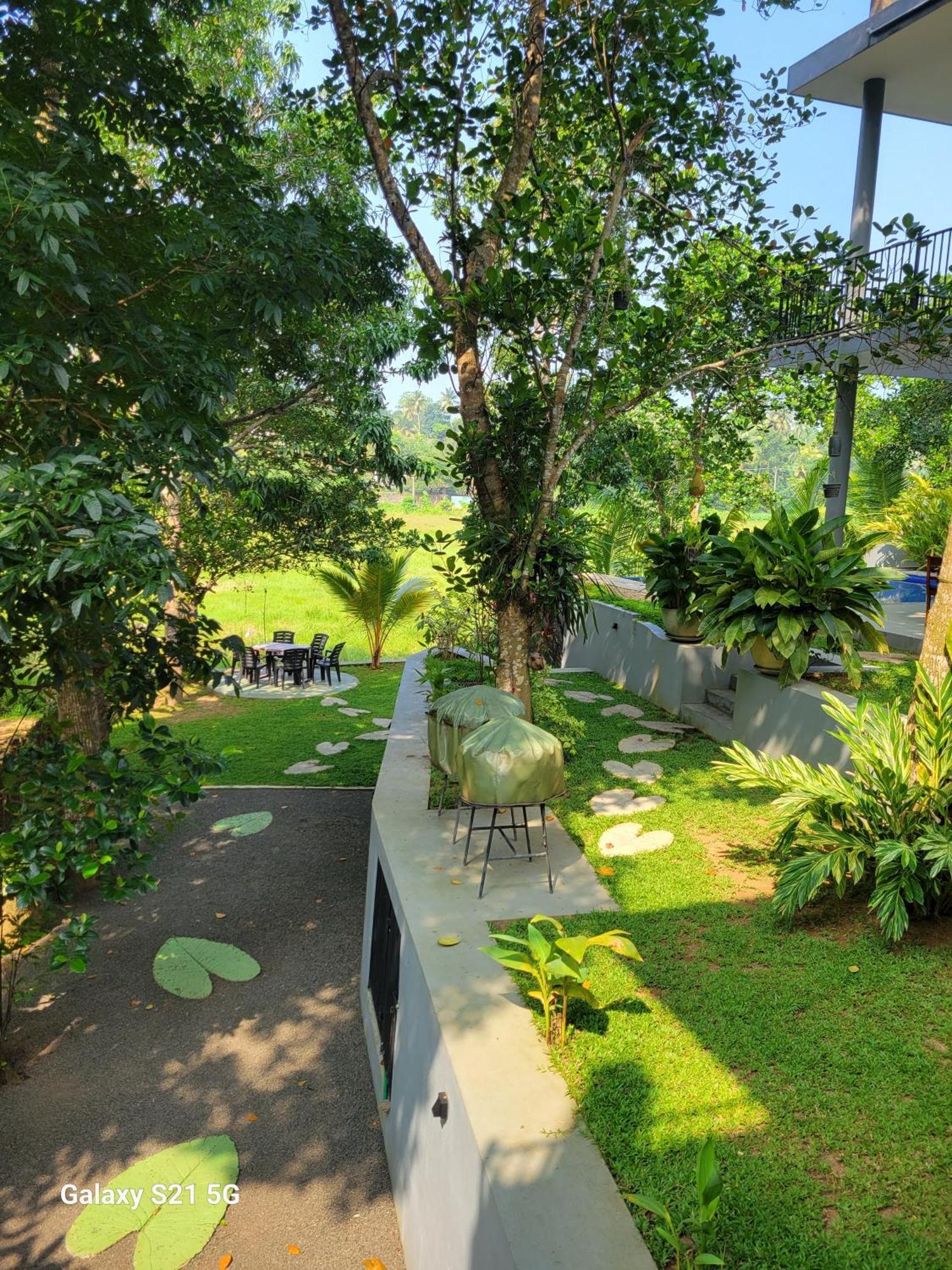 Barefoot Bungalow Hikka Hikkaduwa Bagian luar foto