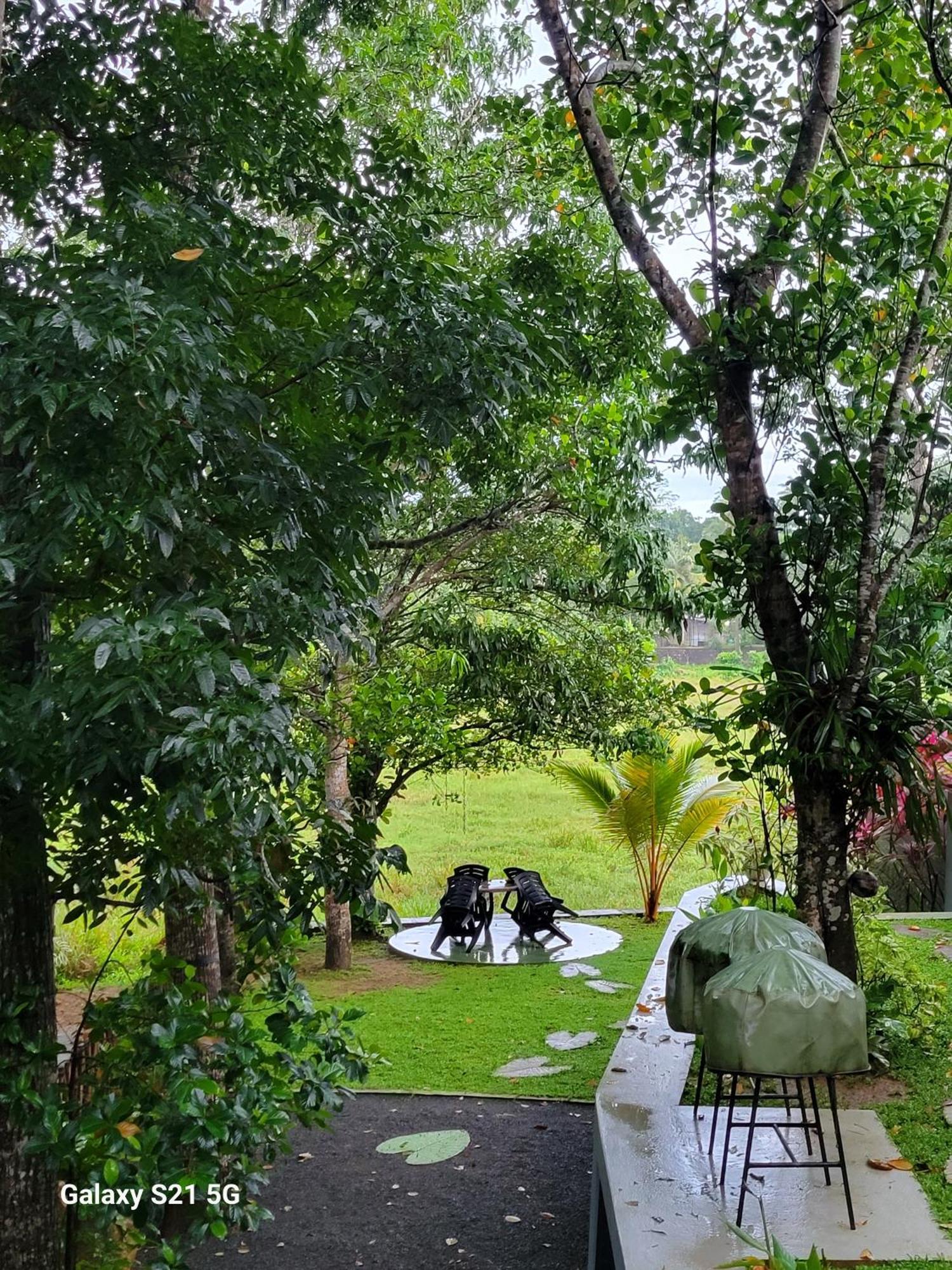 Barefoot Bungalow Hikka Hikkaduwa Bagian luar foto