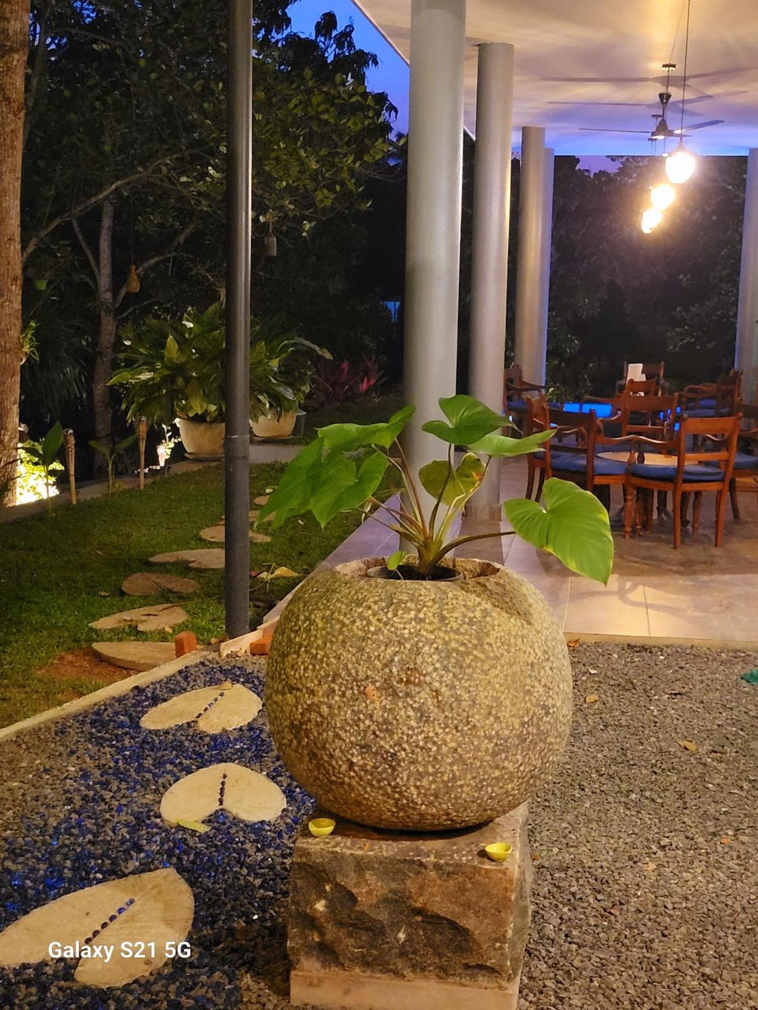 Barefoot Bungalow Hikka Hikkaduwa Bagian luar foto