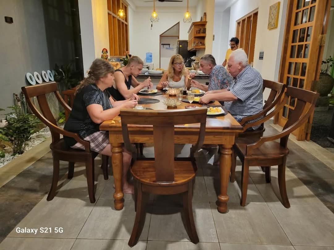 Barefoot Bungalow Hikka Hikkaduwa Bagian luar foto